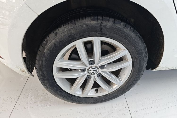 Volkswagen Golf 2018 car image #10