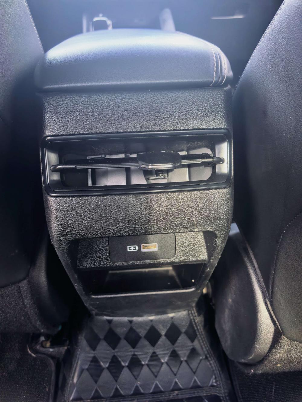 GEELY Binray 2022 car image #7