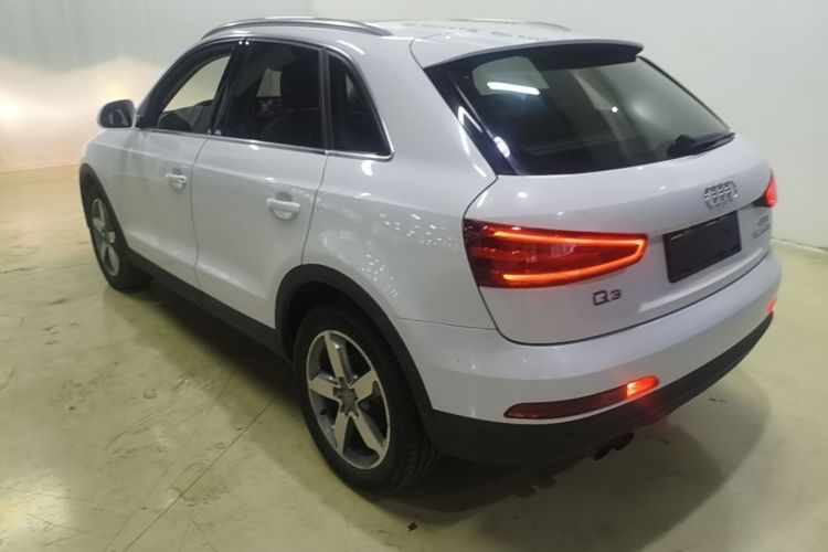 Audi Q3 2016 car image #5