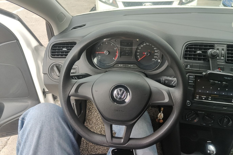 Volkswagen Polo 2018 car image #11
