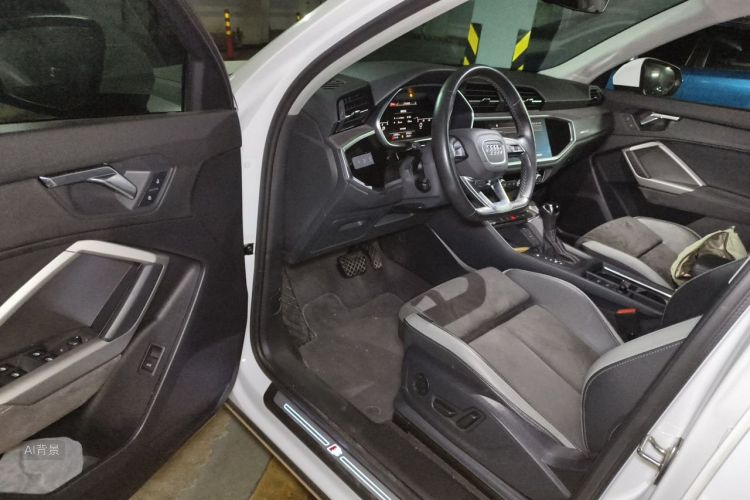 Audi Q3 2023 car image #18
