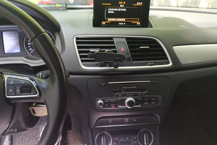 Audi Q3 2018 car image #15