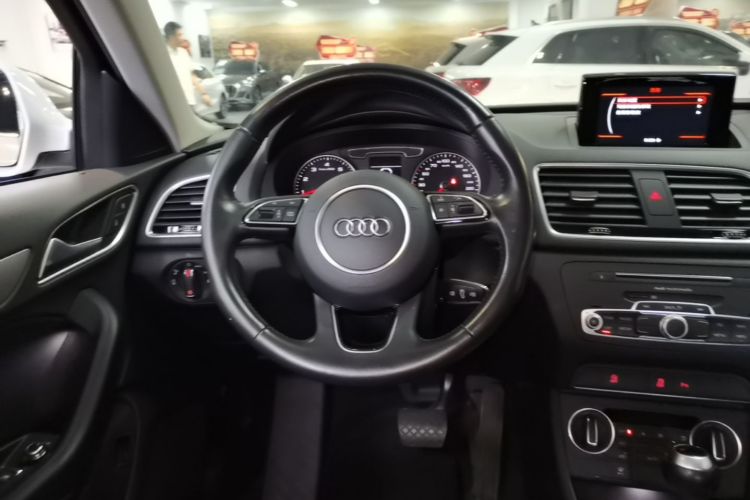Audi Q3 2017 imagem de carro #12