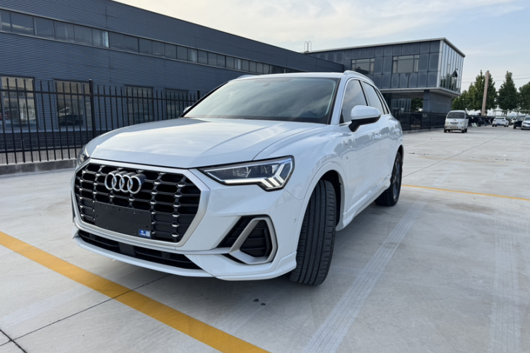 Audi Q3 2022 #2 Audi Q3 2022 car image #2