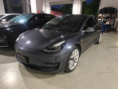 Tesla Model 3 2020 immagine di auto 