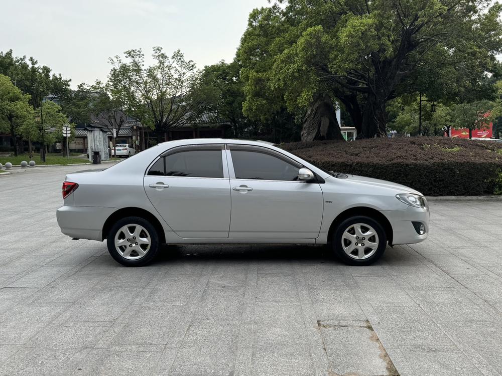 Toyota Corolla (Classic) 2015 #7 Toyota Corolla (Classic) 2015 car image #7