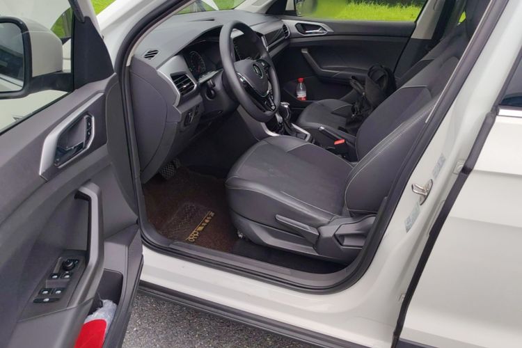 Volkswagen T-Cross 2021 car image #18