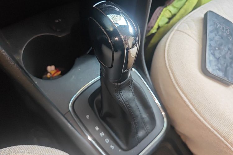 Volkswagen Polo 2016 car image #14