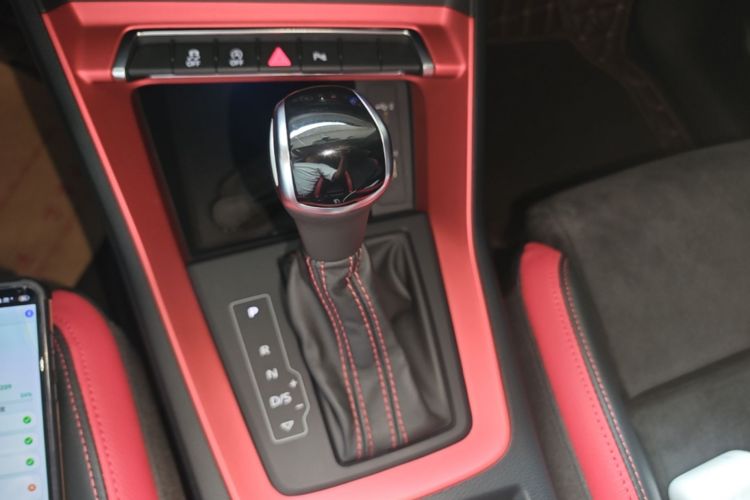 Audi Q3 2020 car image #14