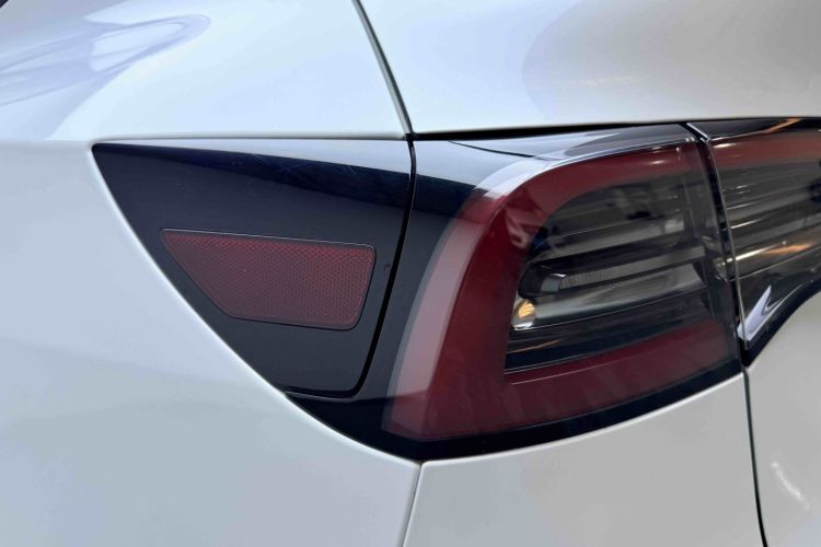 Tesla Model Y 2024 #8 Tesla Model Y 2024 car image #8