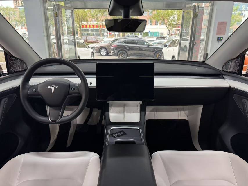 Tesla Model Y 2021 #11 Tesla Model Y 2021 car image #11