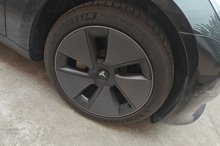 Tesla Model 3 2022 car image #9