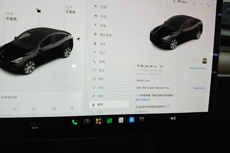 Tesla Model Y 2021 car image #13