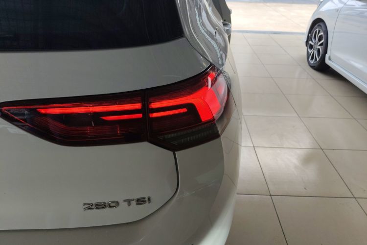 Volkswagen Golf 2022 imagen de coche #8