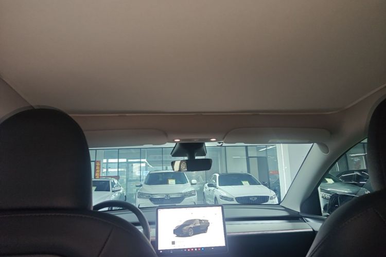Tesla Model Y 2024 immagine di auto #18