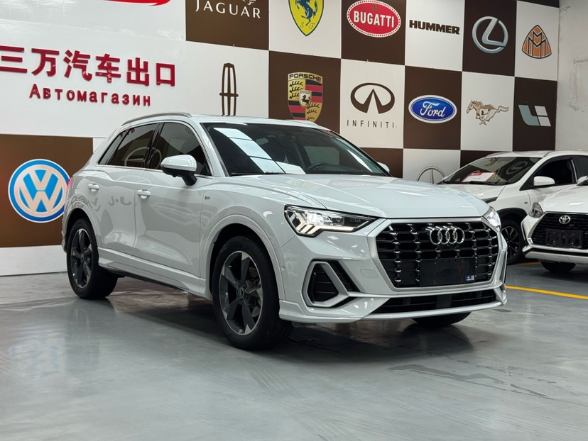 Audi Q3 2022 car image #3