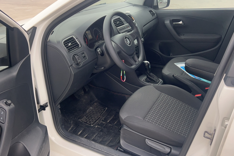 Volkswagen Polo 2015 #9 Volkswagen Polo 2015 car image #9