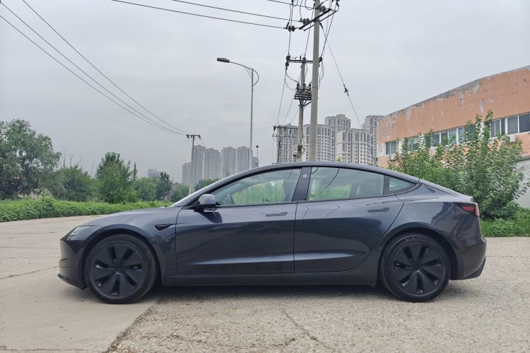 Tesla Model 3 2024 car image #9