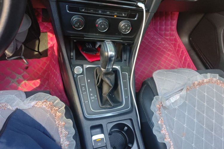 Volkswagen Golf 2019 car image #14