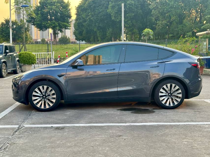 Tesla Model Y 2022 #8 Tesla Model Y 2022 car image #8