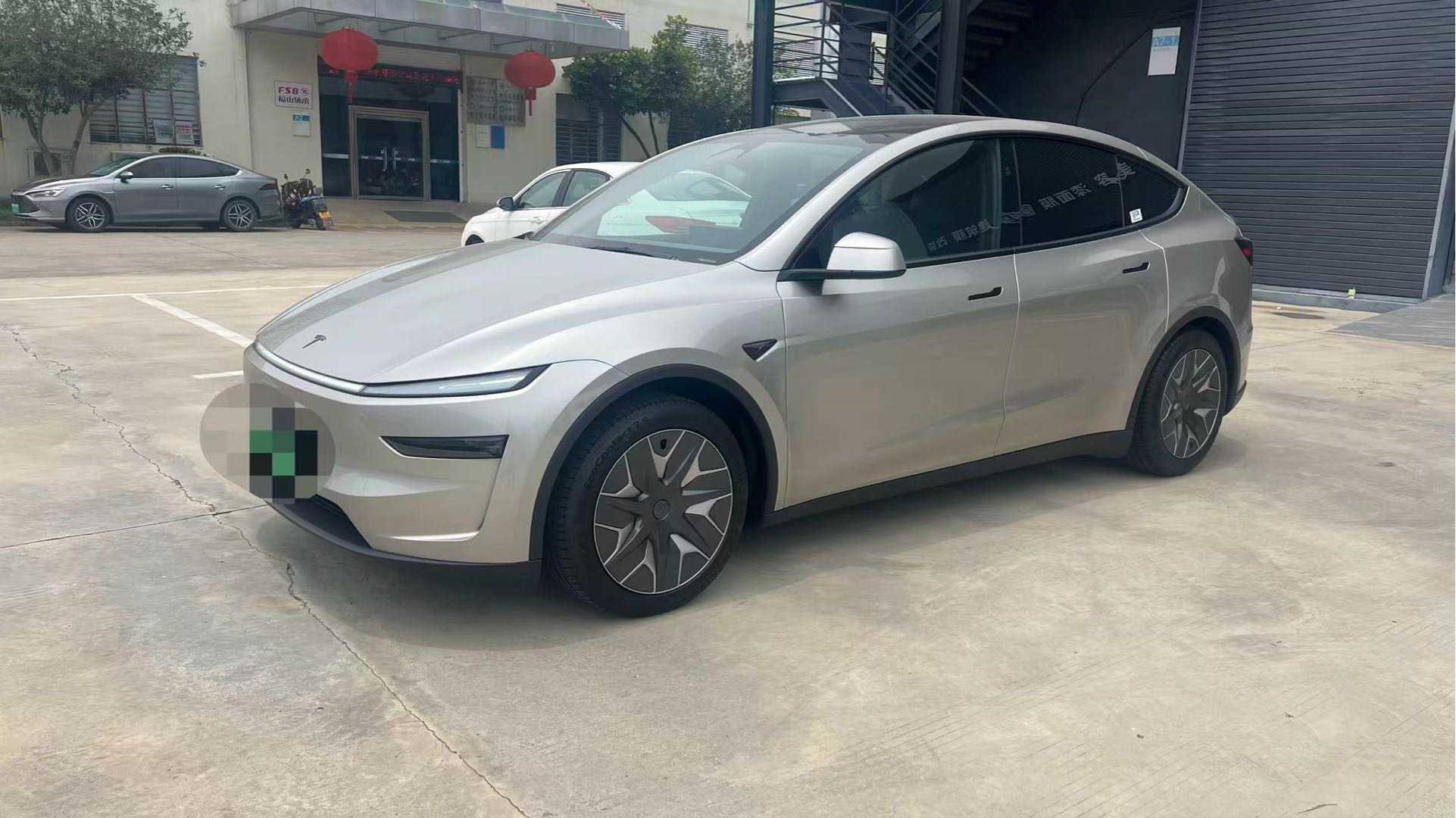 Tesla Model Y 2026 #2 Tesla Model Y 2026 car image #2