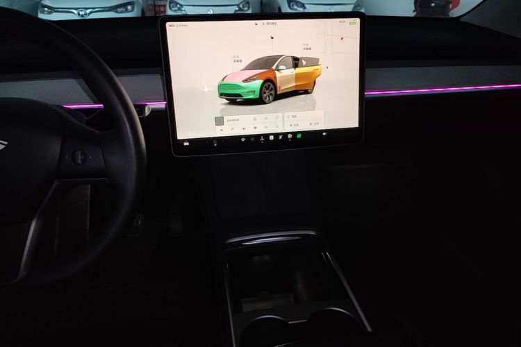 Tesla Model Y 2024 immagine di auto #13