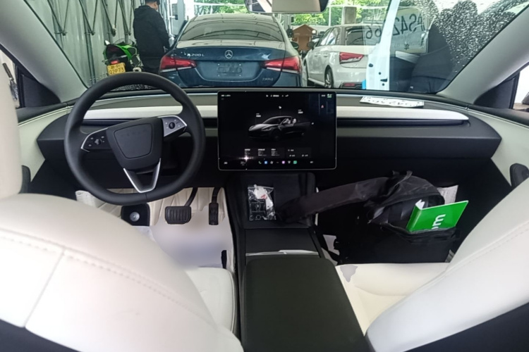 Tesla Model 3 2024 #10 Tesla Model 3 2024 car image #10
