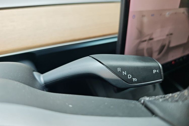 Tesla Model Y 2021 #18 Tesla Model Y 2021 car image #18