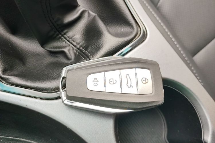 GEELY Emgrand 2020 car image #9