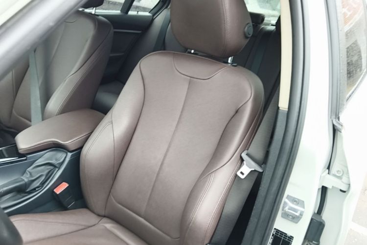 BMW 3 Series 2019 car image #17