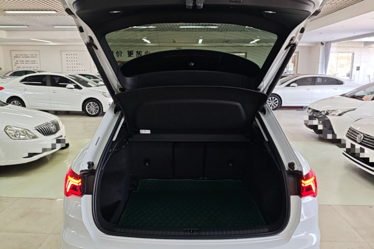 Audi Q3 2021 car image #19