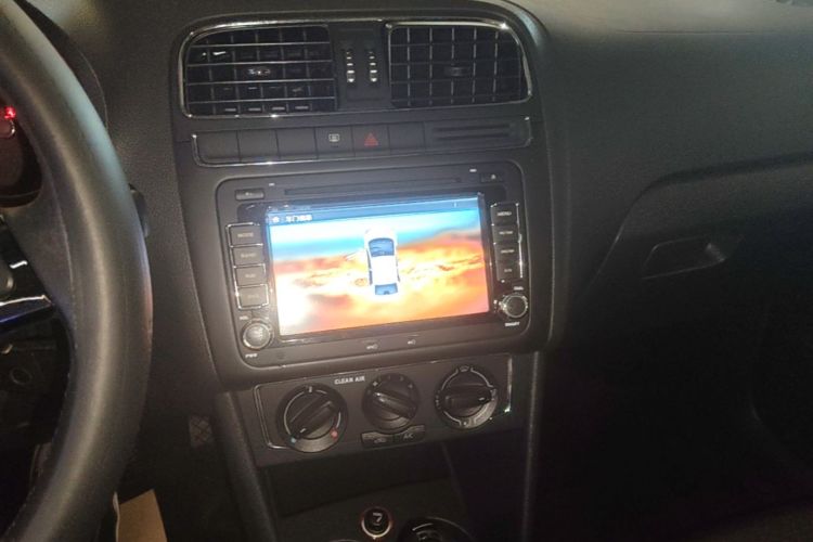 Volkswagen Polo 2016 car image #13