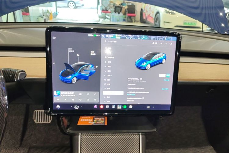 Tesla Model 3 2020 car image #17