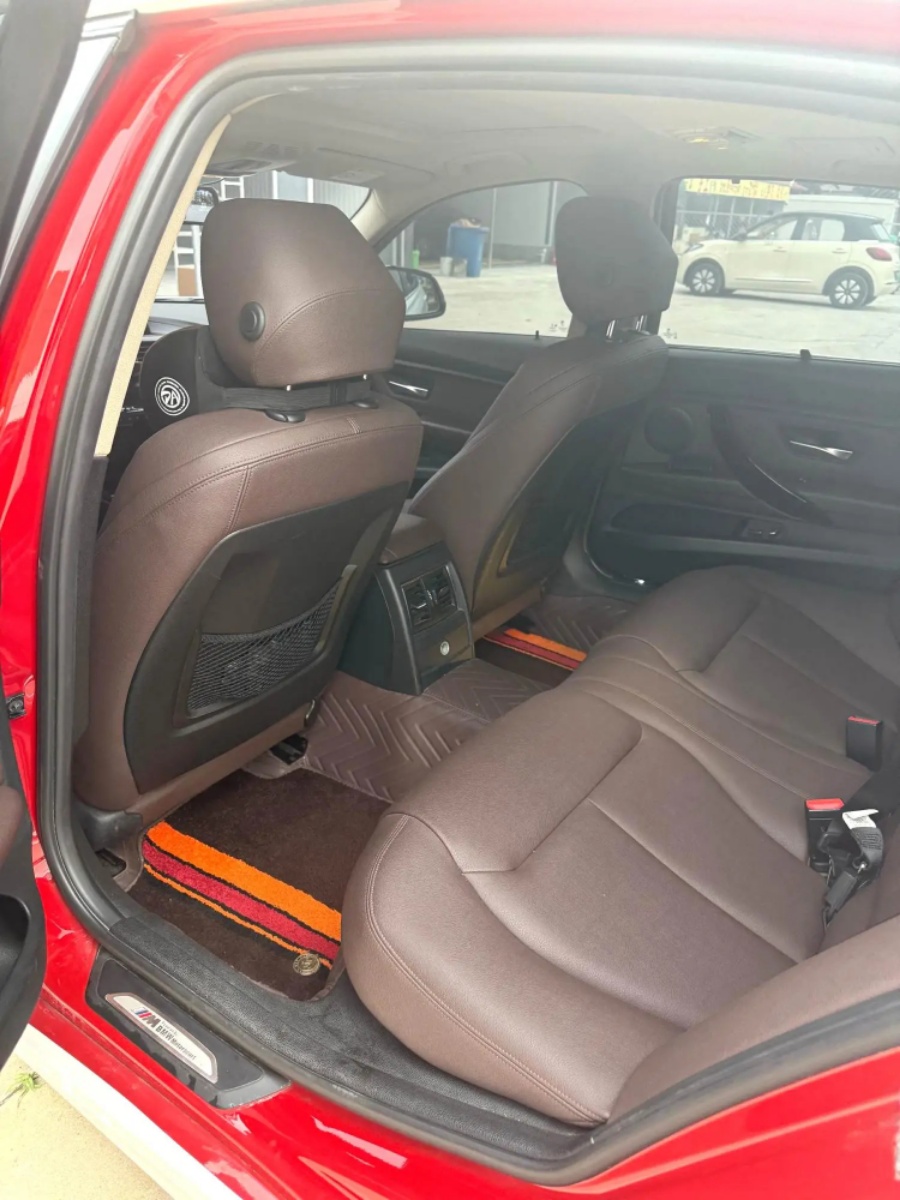 BMW 3 Series 2018 car image #6