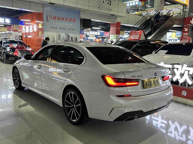BMW 3 Series 2019 car image #10