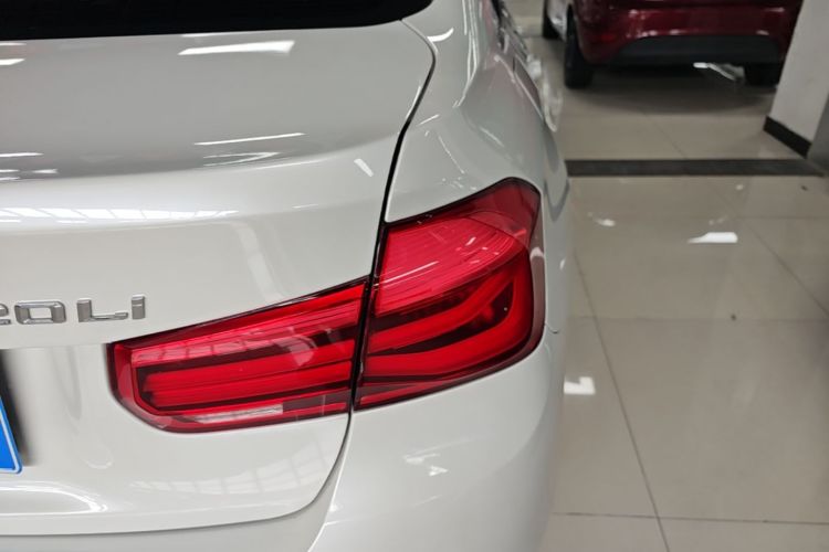 BMW 3 Series 2017 car image #8