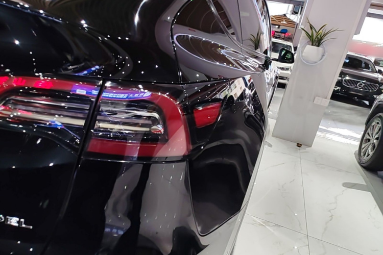 Tesla Model Y 2022 car image #8