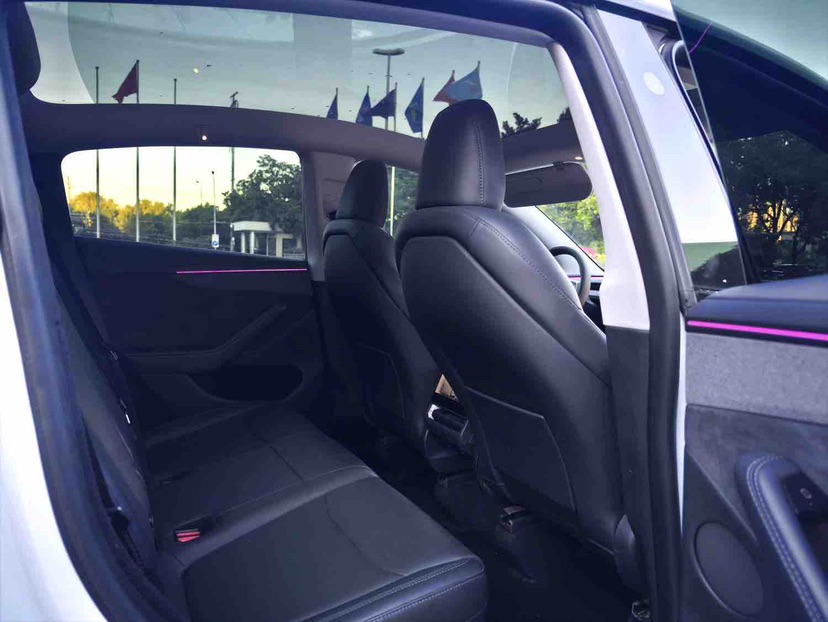 Tesla Model Y 2025 #4 Tesla Model Y 2025 car image #4