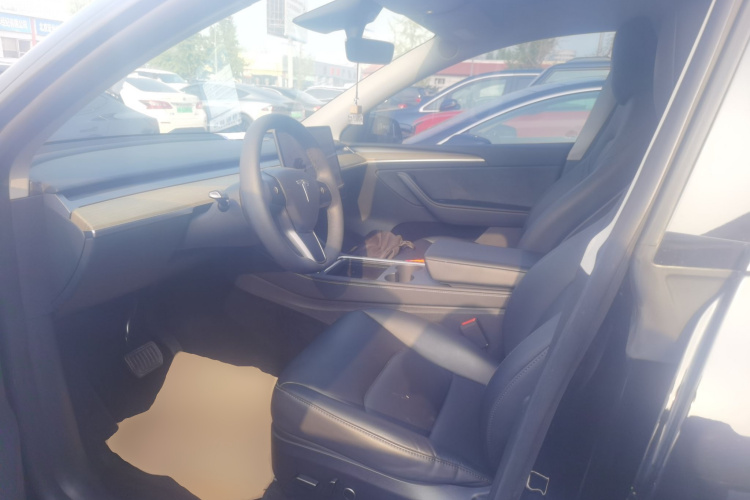 Tesla Model Y 2023 car image #15