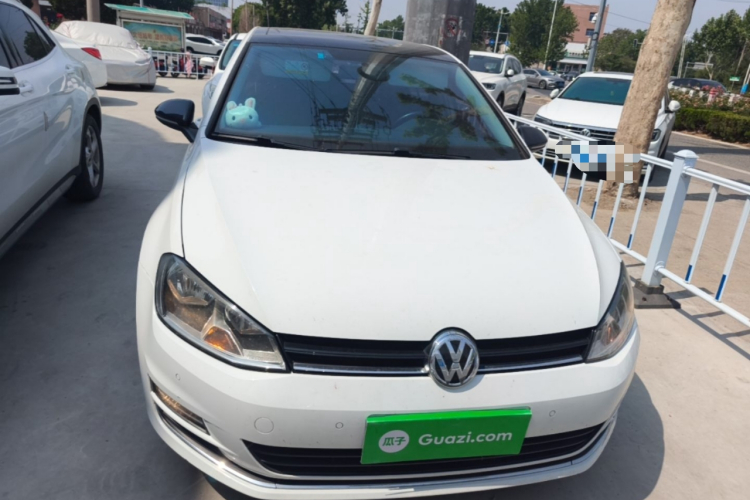 Volkswagen Golf 2017 car image #3