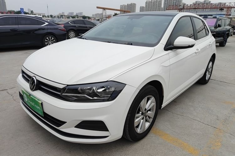 Volkswagen Polo 2022 car image #2