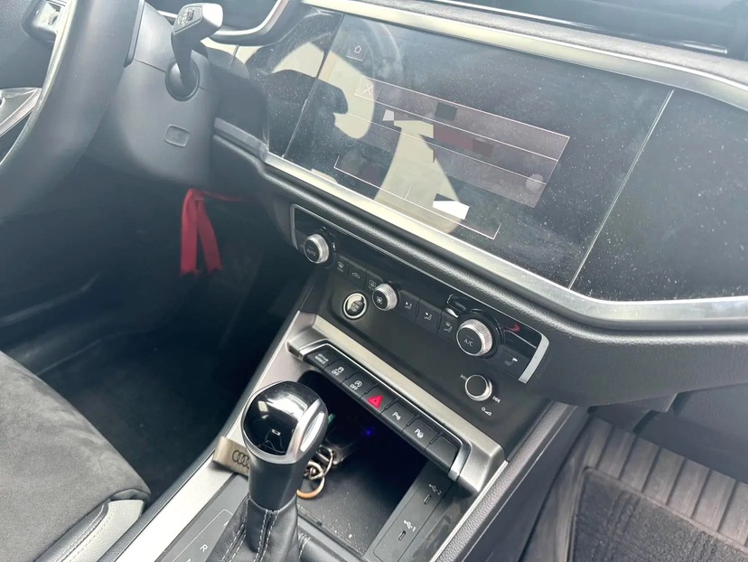 Audi Q3 2022 car image #5