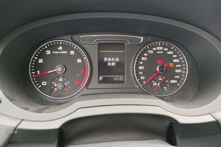 Audi Q3 2019 car image #13