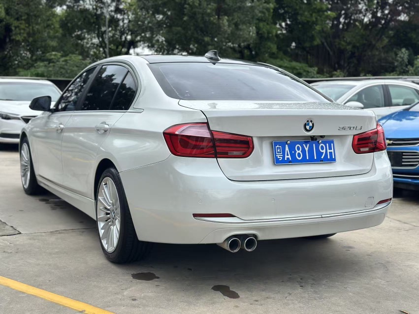 BMW 3 Series 2018 car image #8