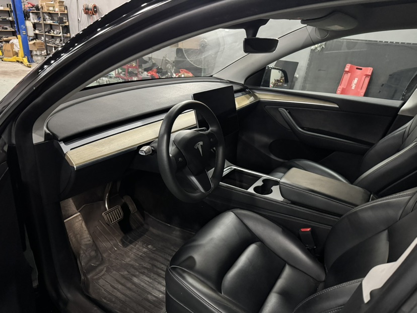Tesla Model Y 2023 #5 Tesla Model Y 2023 car image #5