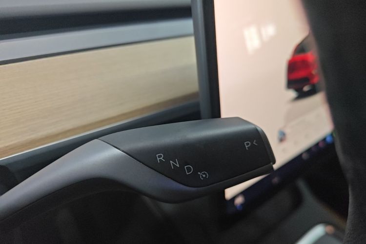 Tesla Model Y 2022 #18 Tesla Model Y 2022 car image #18