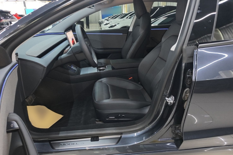 Tesla Model 3 2025 car image #15