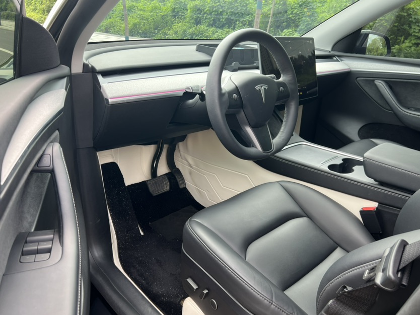 Tesla Model Y 2023 #4 Tesla Model Y 2023 car image #4