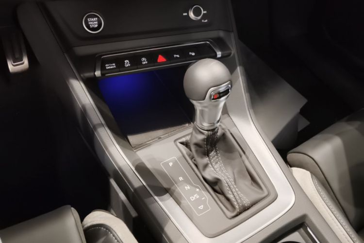 Audi Q3 2024 car image #14