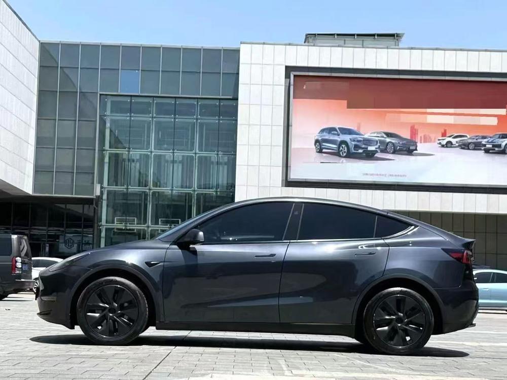 Tesla Model Y 2024 #4 Tesla Model Y 2024 car image #4